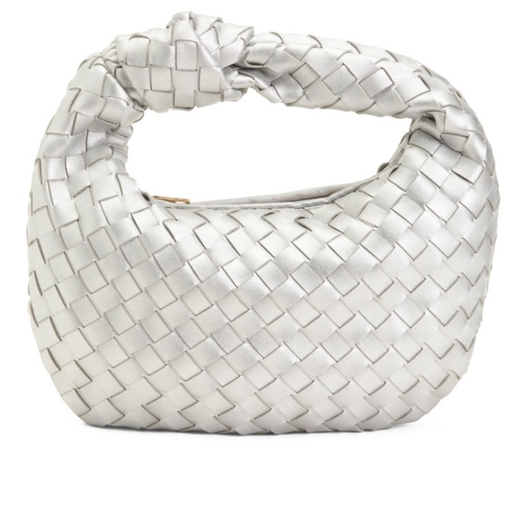 Urban Expressions Woman Tracy Woven Clutch silver new with tags - Picture 1 of 6